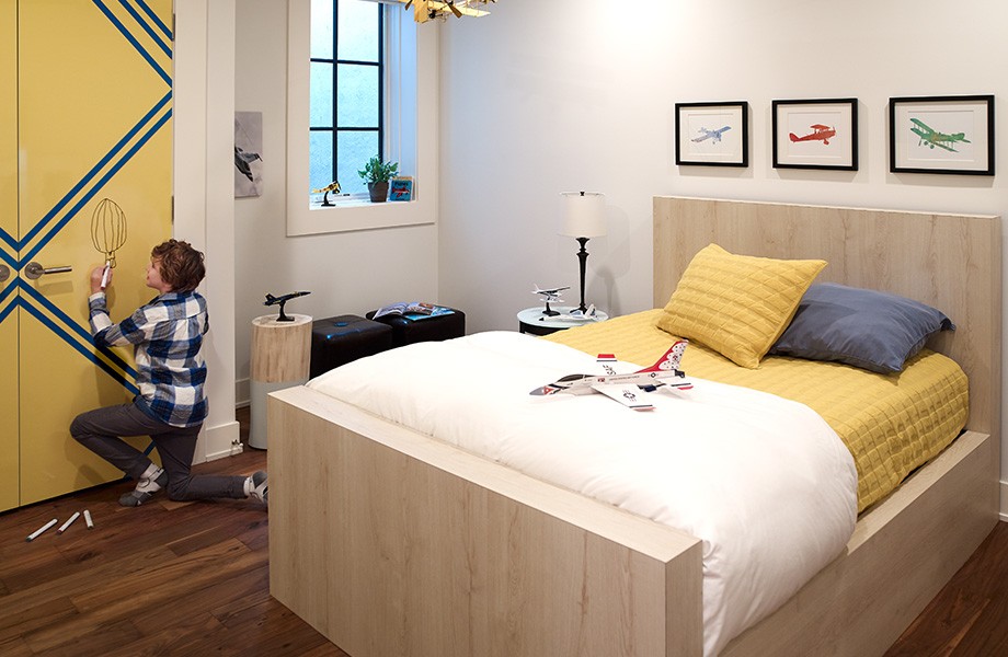 7412 Planked Raw Oak, 1485 Chrome Yellow, and 8795 Matrix Blue Formica® Laminate