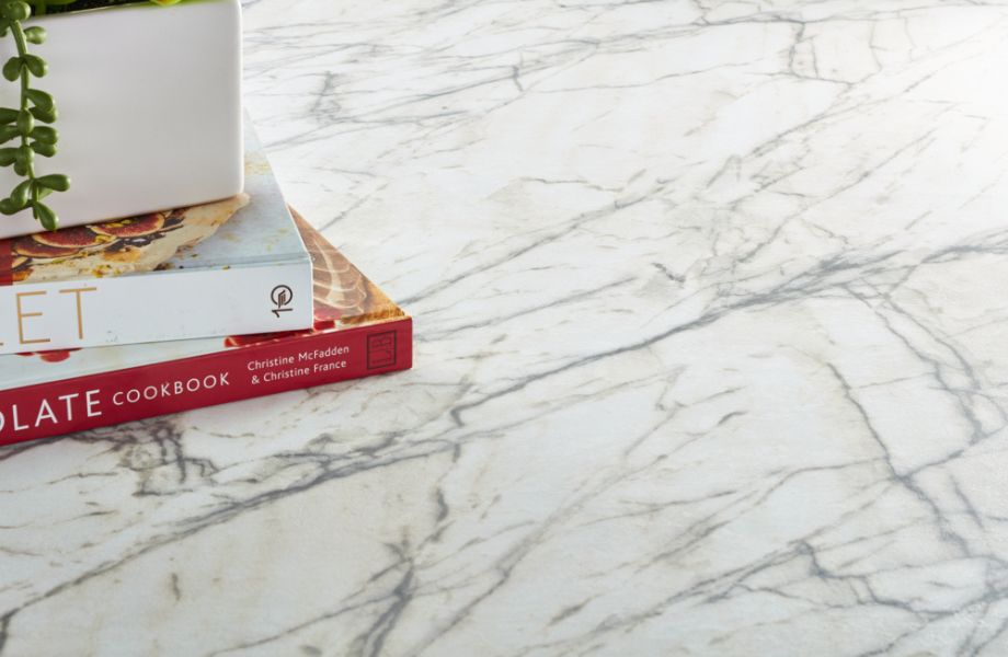 Plan rapproché Quartzite Bianco texture monolithe