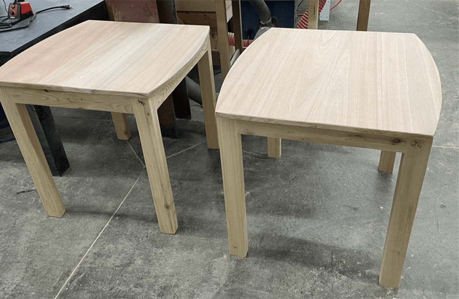  Tables de chevet légères fabriquées à partir de bois recyclé